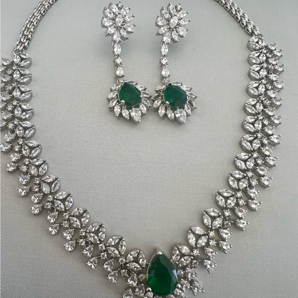 Elegant Silver and Green Choker Necklace Set